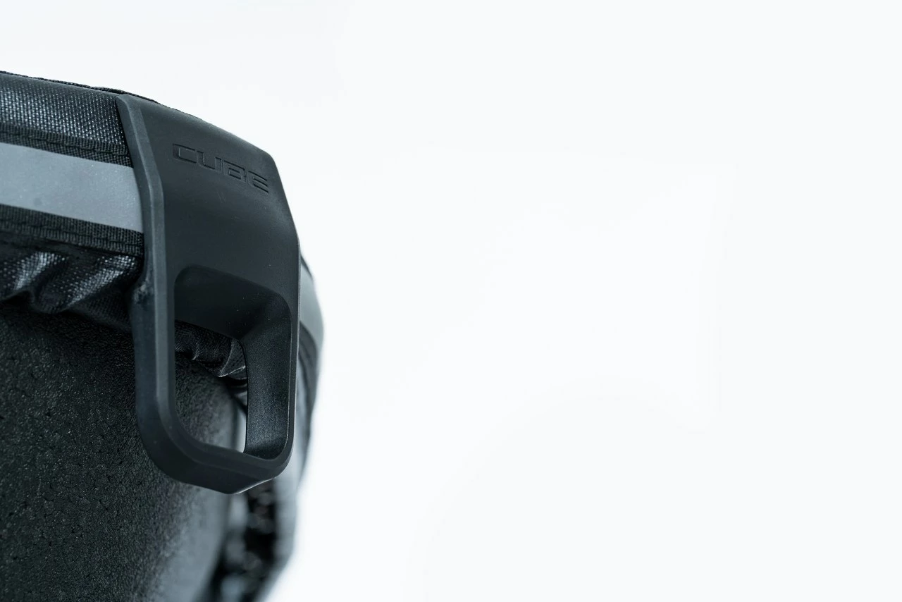 Cube Boxabdeckung Für Cargo Mit Sitzbank Schwarz 7 Cube Boxabdeckung Für Cargo Mit Sitzbank Schwarz – Bild 5